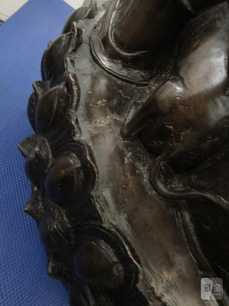 A large cast bronze figure of seated Budai with boys on a lotus pedestal - 图21